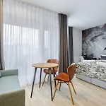Stylowe Studio Very Berry W Poznaniu Z Parkingiem I Balkonem By Noclegi Renters